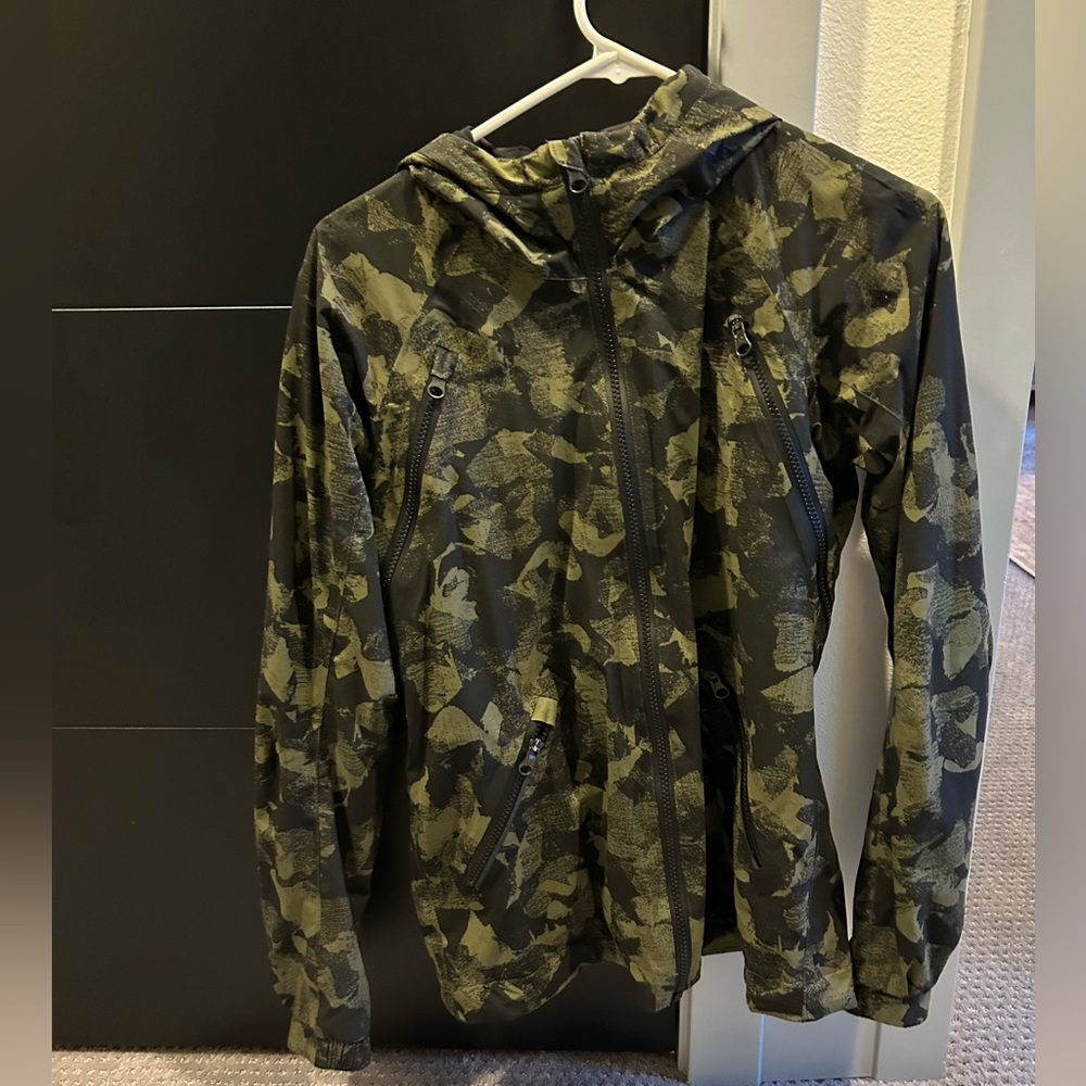 Lululemon Rise & Shine Camo Jacket Sz 2
